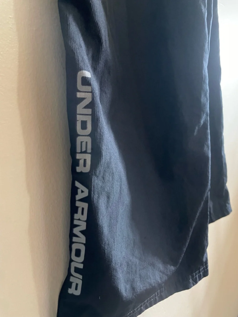 Under Armour Black Lightweight Track Pants – Size Small GUC *Flaw - Picture 12 of 16